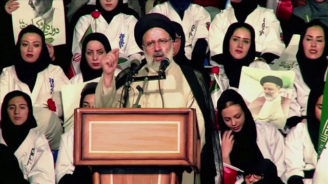 이란 대통령, 헬기 추락으로 생사 불확실…<br>악천후로 구조 난항