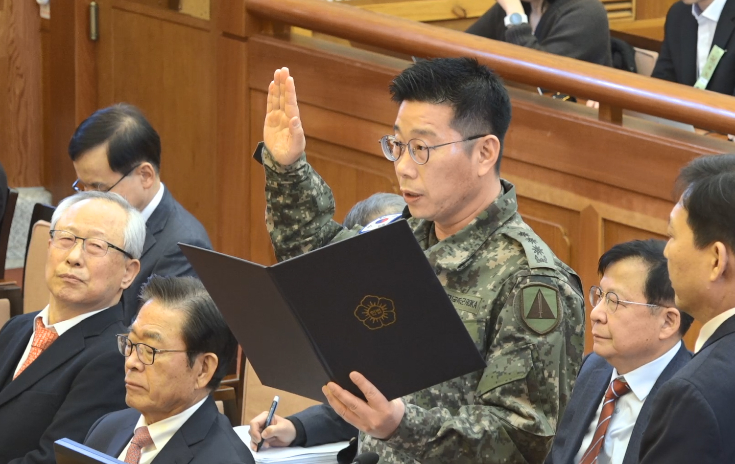 헌법재판소 탄핵 심판에서 증인 선서하는 조성현 단장.  (지난 2월 13일)  출처 : 연합뉴스