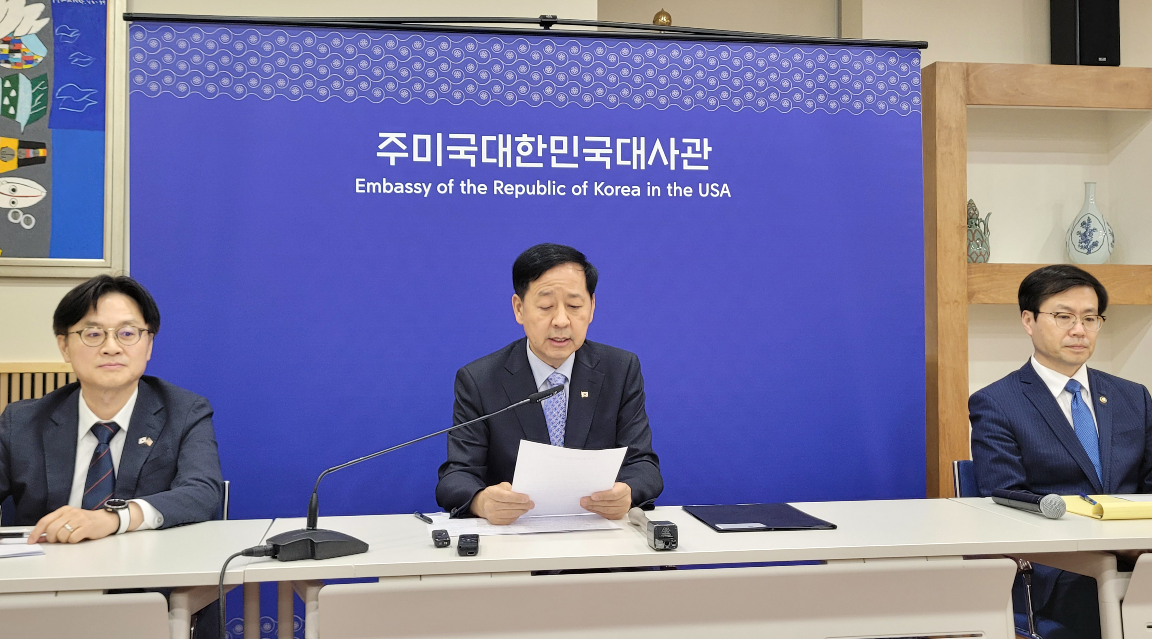 “1미터 패널·광우병 시위 사진”…한미 협상 ‘막전막후’