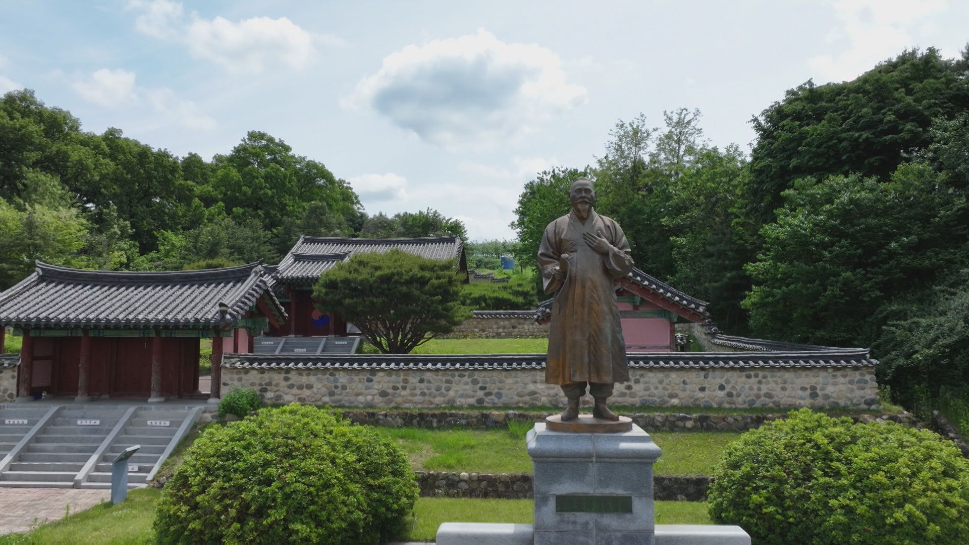 충북 청주시 북이면에 있는 손병희 선생 동상과 유허지