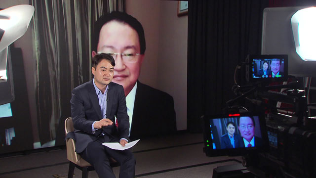 코로나19 백신을 개발 중인 미국 제약업체 이노비오 대표 조셉김 박사가 5일 KBS와 화상 인터뷰를 갖고 있다