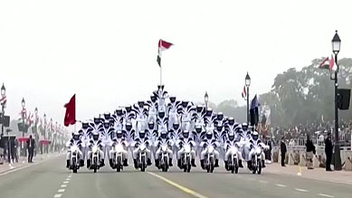 인도 장병들의 오토바이 묘기 대행진