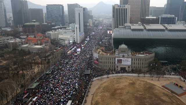 [속보] 5호선 광화문역 무정차 통과 ‘종료’…<br>열차 정상 운행