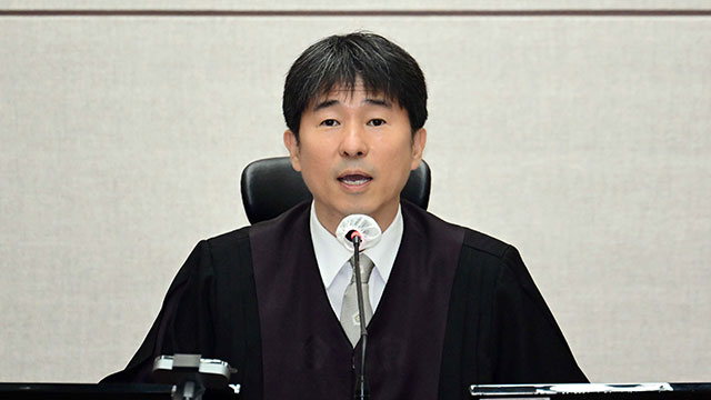 지귀연 “삼겸살에 소맥 사는 사람도 없어”…<br>‘룸살롱 의혹’ 부인