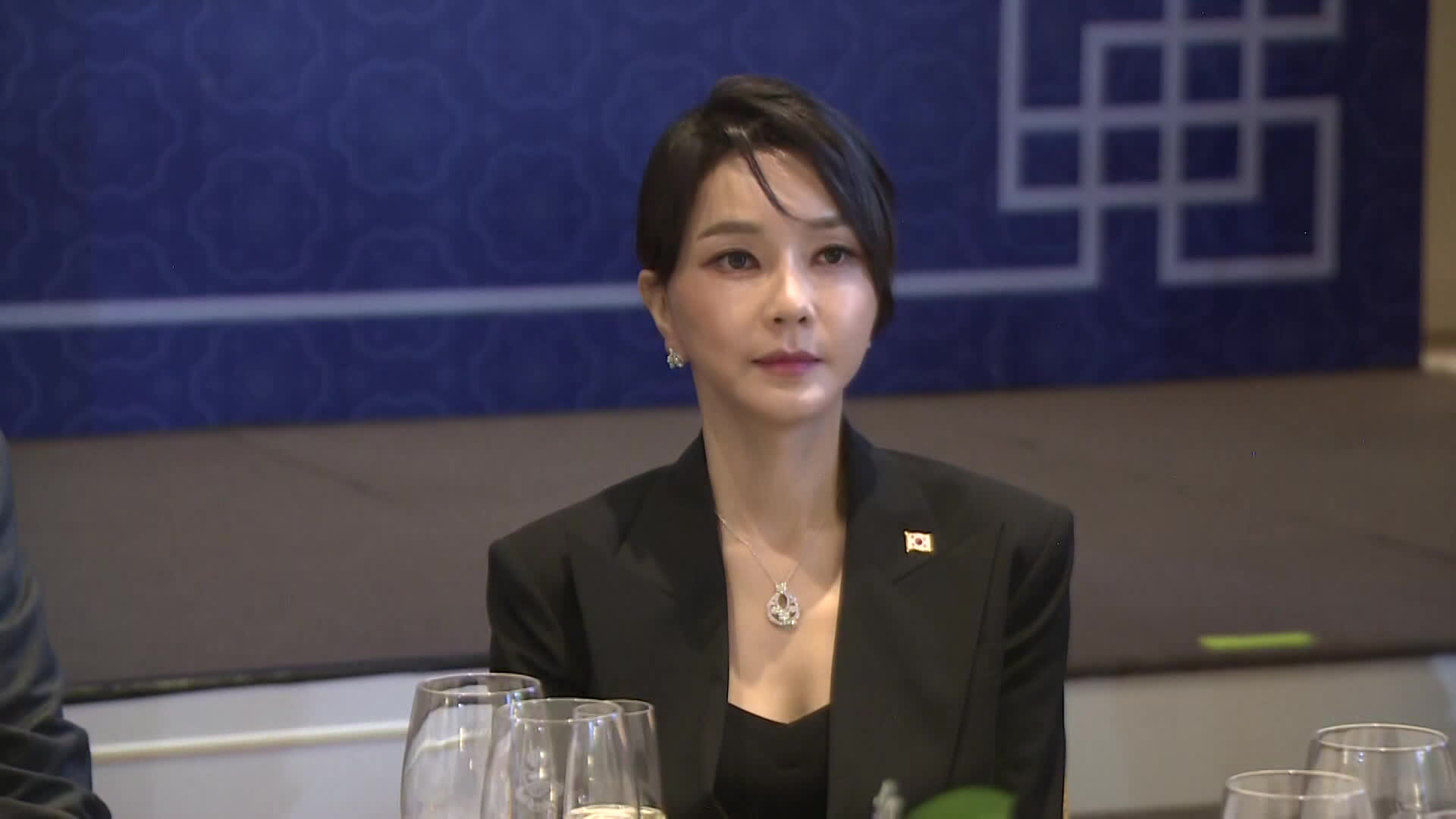 [단독] 특검, ‘김건희 목걸이’ 추정 물품 확인…<br>압수수색 중