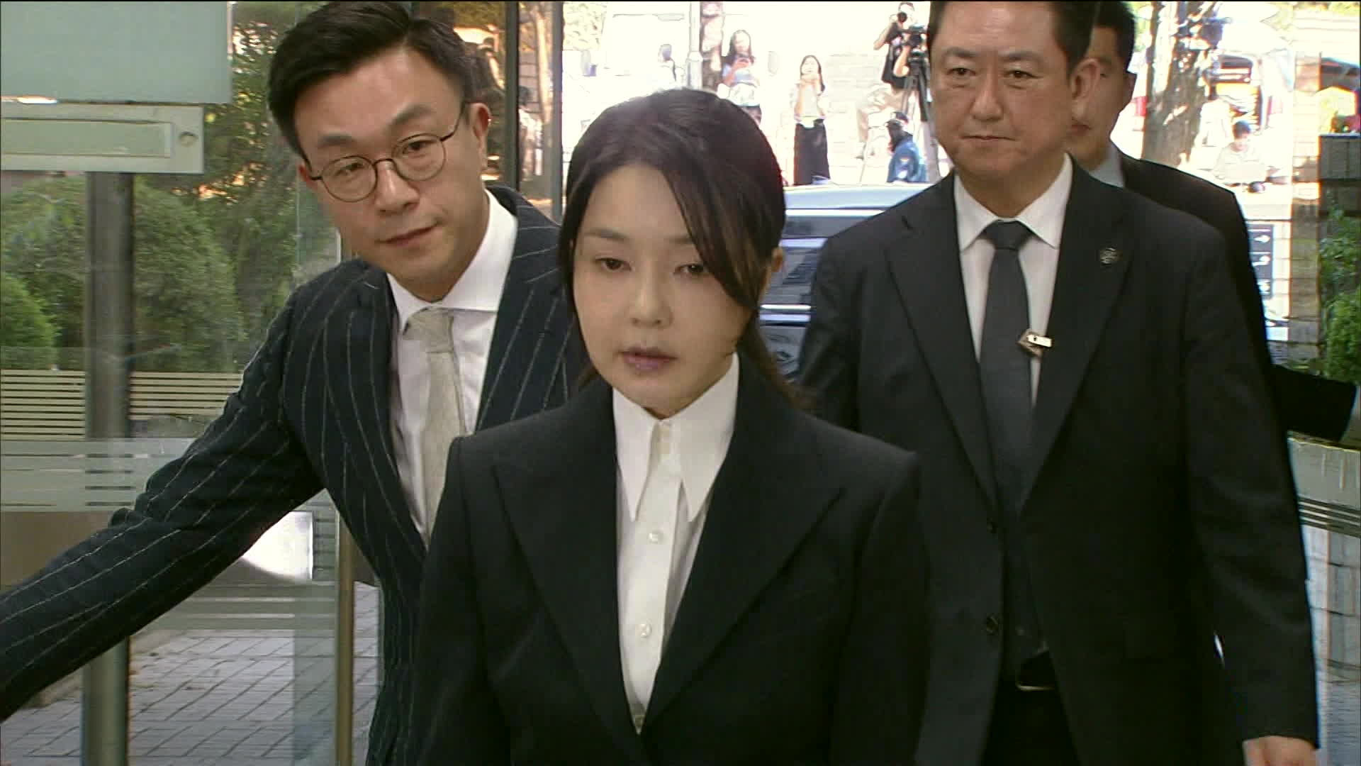 김건희 여사 구속영장 발부…“증거 인멸할 염려”