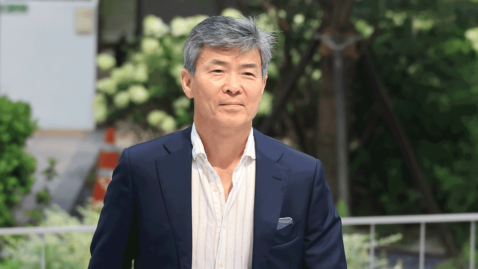 [단독] 특검, 김건희 최측근 ‘황금폰’ 확보…“한강공원서 부수고 쓰레기통에 던져”