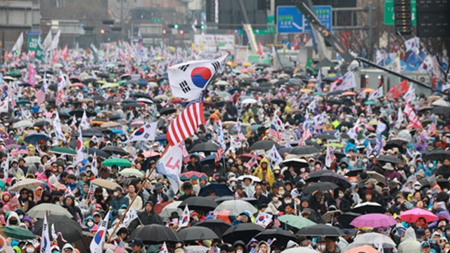 [속보] 광화문역 열차 무정차 통과…대규모 집회 영향