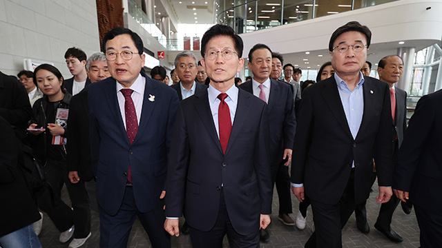 김문수 “당에서 대선 후보 끌어내리려 해…후보 일정 중단”