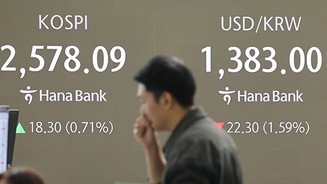 원·달러 환율 1,380원 개장…6개월 만에 최저