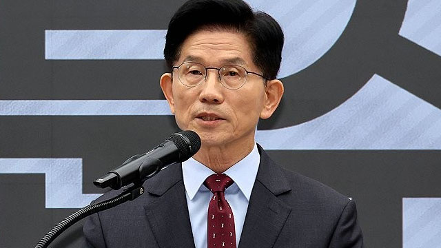 [속보] 김문수 “임기 단축·4년 중임 개헌…대통령 불소추 특권 폐지”