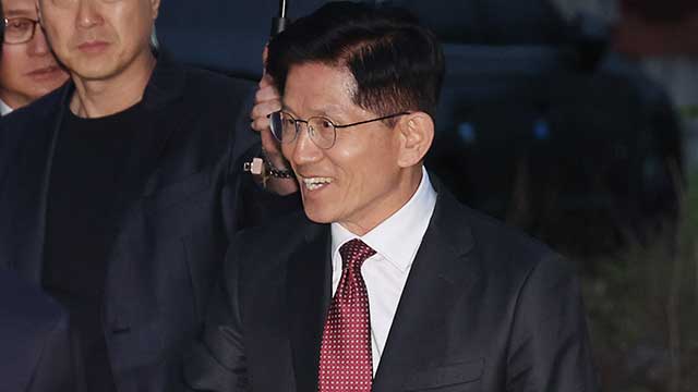 박정희 생가 방문한 김문수 “박근혜 전 대통령 명예 회복돼야”