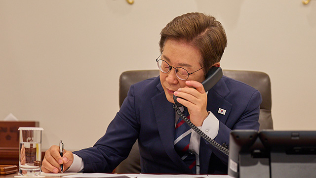[속보] 이 대통령, 베트남 국가 주석과 통화…<br>“양국 협력 확대 심화”