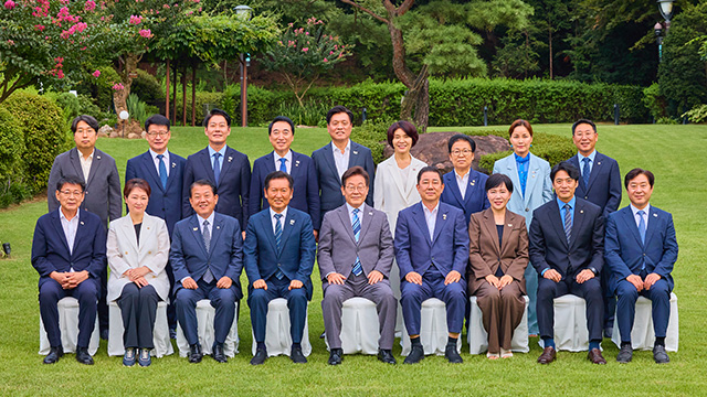 이 대통령·민주 지도부 만찬…“검찰개혁법, 추석 전 본회의 처리”